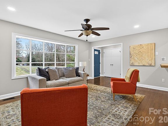 4th image of 3400 Driftwood Dr