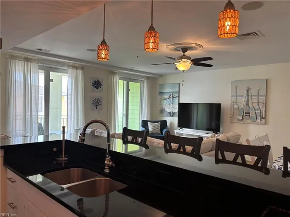 3738 Sandpiper Rd APT 437B, Virginia Beach, VA 23456