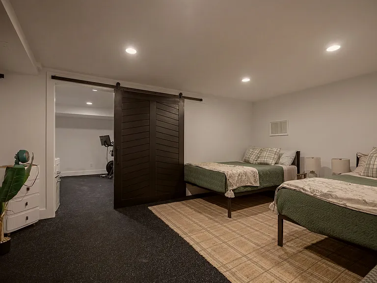 130 Carroll Ave — Photo 27