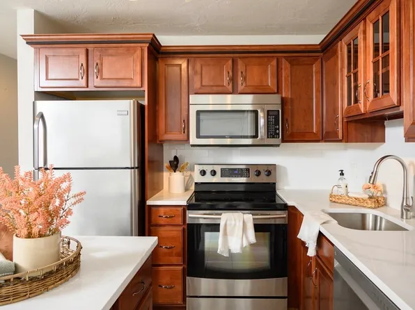 20 Chapman St Unit 104, Weymouth, MA 02189