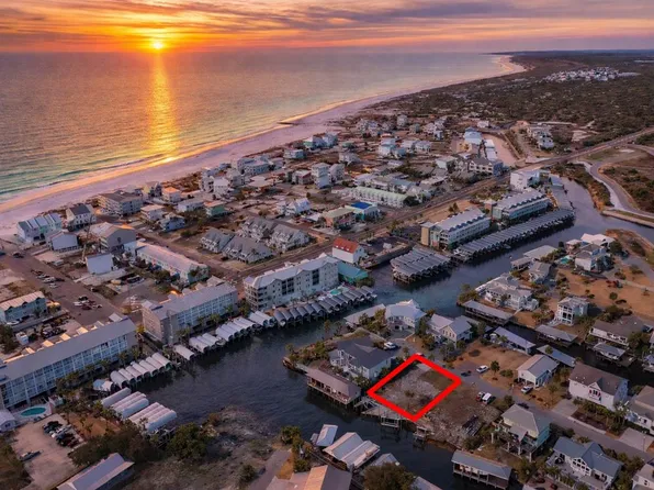 110 N 38th St, Mexico Beach, FL 32456