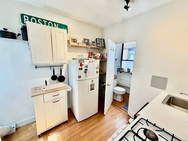 1 bed, 9999 sqft, $2,450 — Photo 3