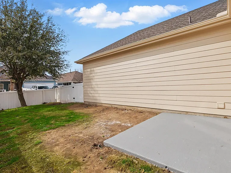 924 Charleston Ln — Photo 31
