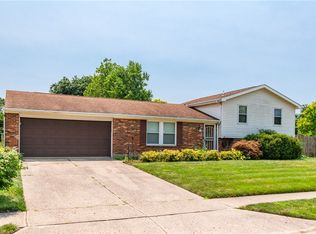 804 Sunset Dr, Englewood, OH 45322