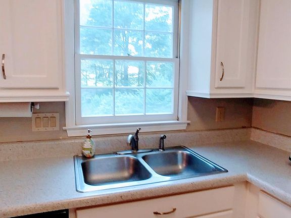 5th image of 3197 Lakeridge Dr SE