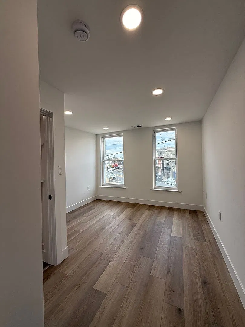 7950 Oxford Ave — Photo 3