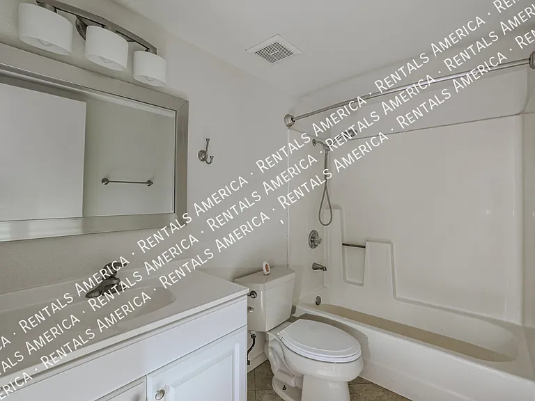 1014 E Spence Ave #108 — Photo 16
