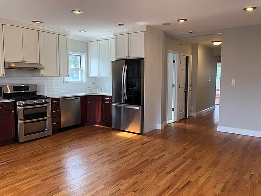 Rented by Amorelli Realty | media 5