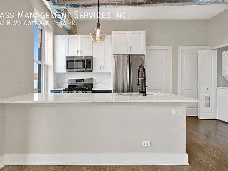 837 N Wolcott Ave #2R — Photo 2