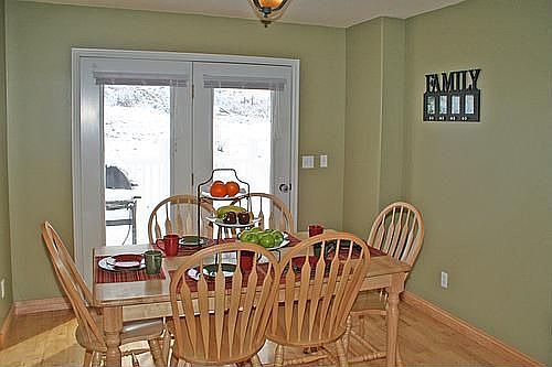 Eat in dining off kithcen