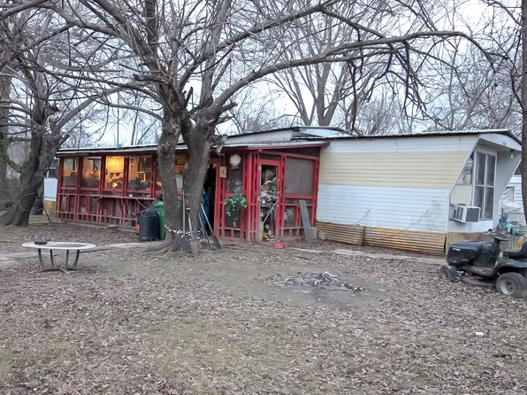 210 E 9th St, Hooks, TX 75561