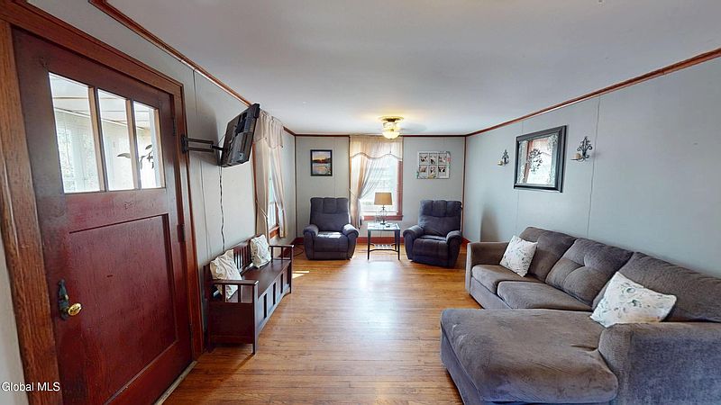 5th image of 861 Hudson Avenue