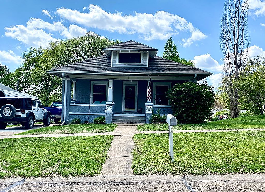 1507 Towle St, Falls City, NE 68355 Zillow