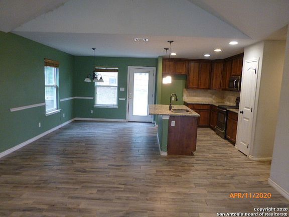4th image of 2466 Candlelight Dr