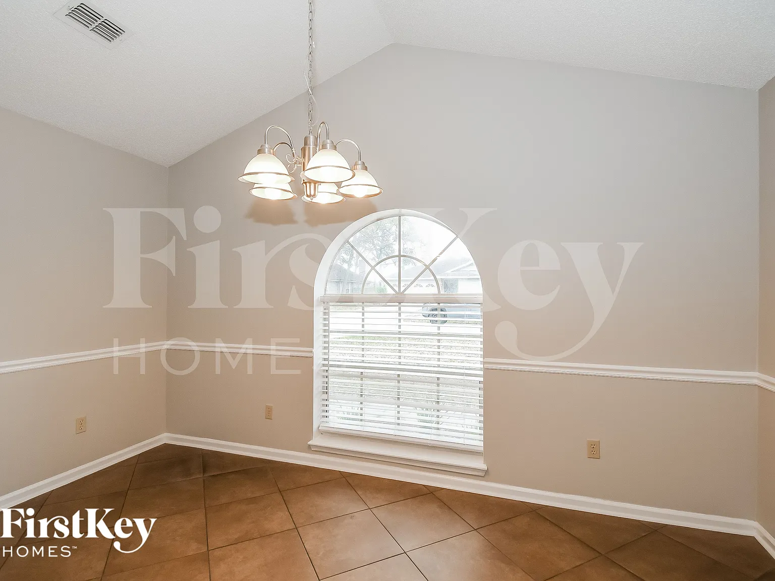3 bed, 2.0 bath, 1656 sqft, $2,505 — Photo 4