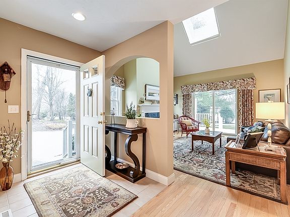 2nd image of 41 Stratford Rdg