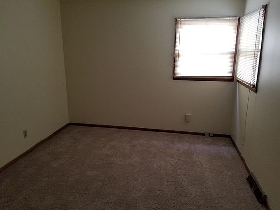 4th image of 4036 Florida Dr