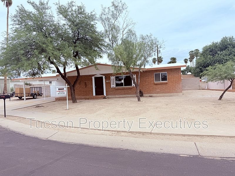 1st image of 4834 N Los Altos Pl