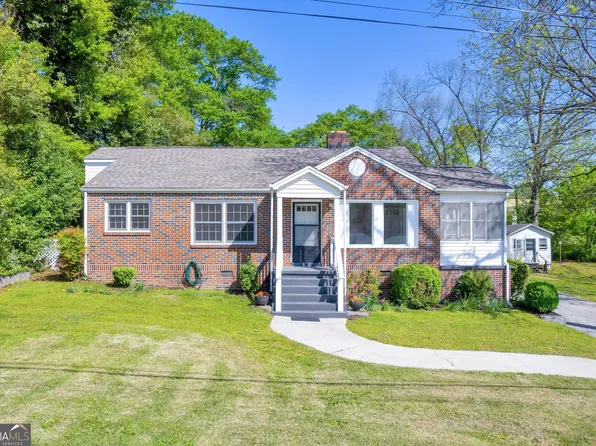 525 Skyview Ln, Toccoa, GA 30577