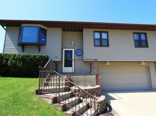 4738 Pizarro Ct, Cedar Falls, IA 50613
