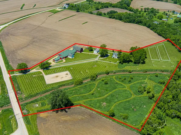8585 S Derinda Rd, Elizabeth, IL 61028