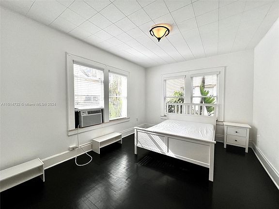 2nd image of 124 Mendoza Ave APT 11
