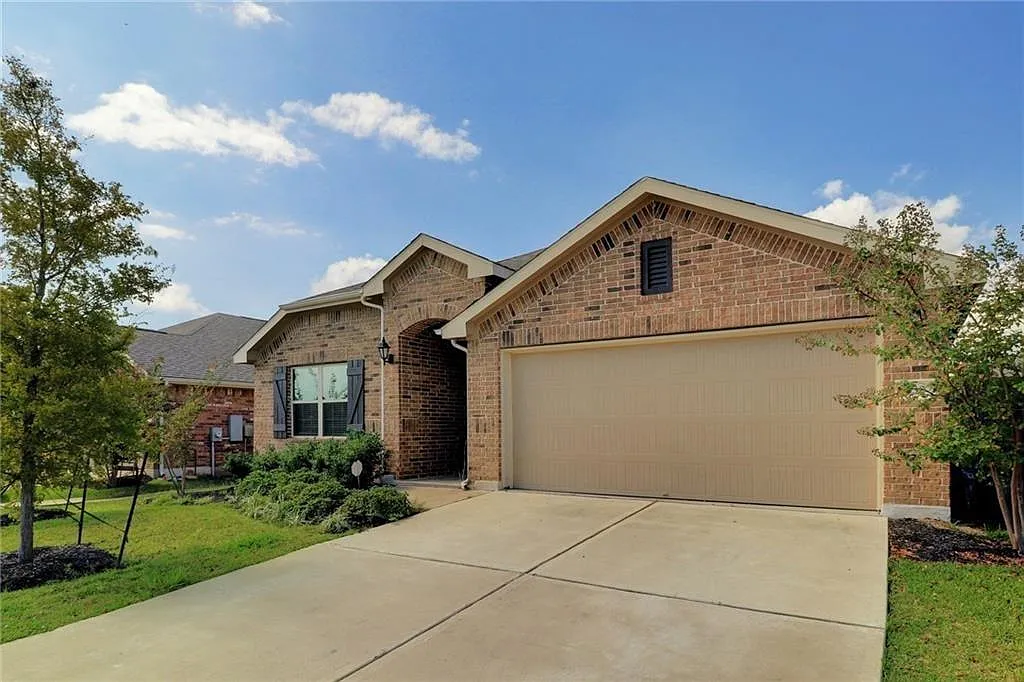 4 bed, 2.0 bath, 1822 sqft, $2,195 — Photo 1
