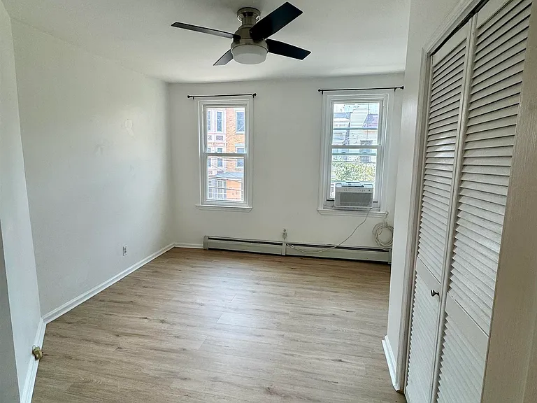 421 Adams St #2L — Photo 7