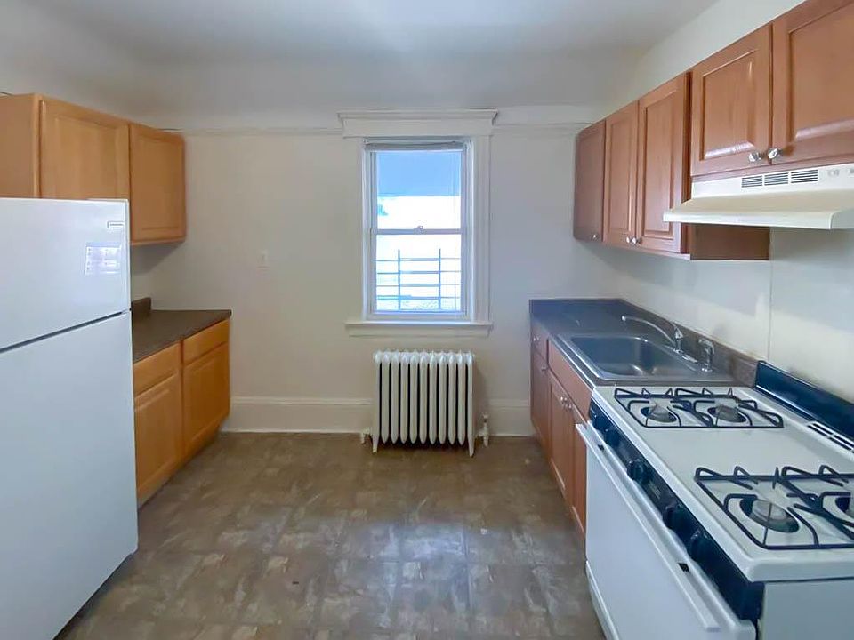 1st image of 122 Westervelt Ave #2R
