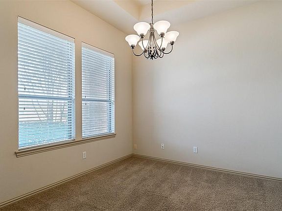 4th image of 909 Kiowa Dr