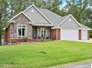 30 Windward Ln, Murray, KY 42071