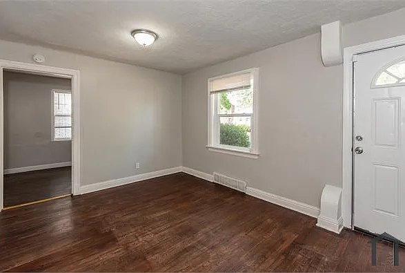 320 Henquin Dr — Photo 5