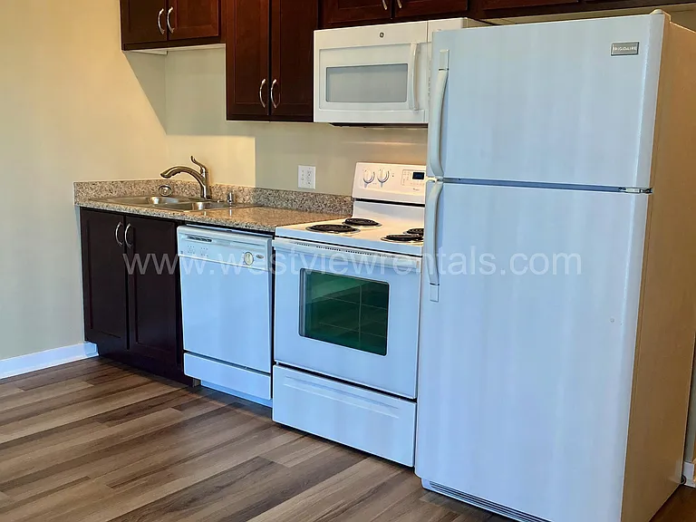200 E Maple St — Photo 170