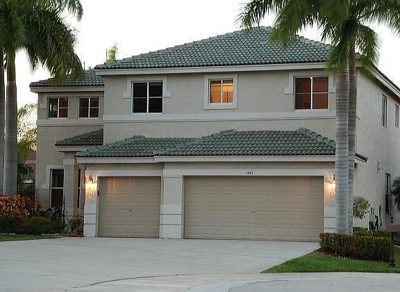 3-Car Garage & Cudesac!
