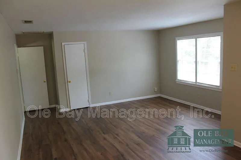3 bed, 1.0 bath, $1,350 — Photo 4