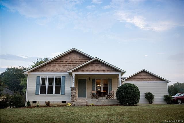1st image of 165 Winding Cedar Dr