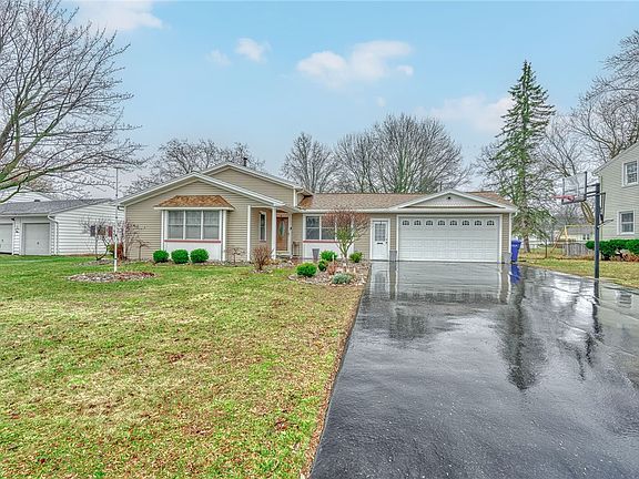 2nd image of 82 Mariposa Dr