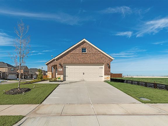 3rd image of 1703 Sandy Pond St