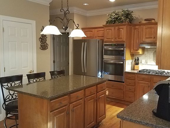 2nd image of 115 Wilton Pl