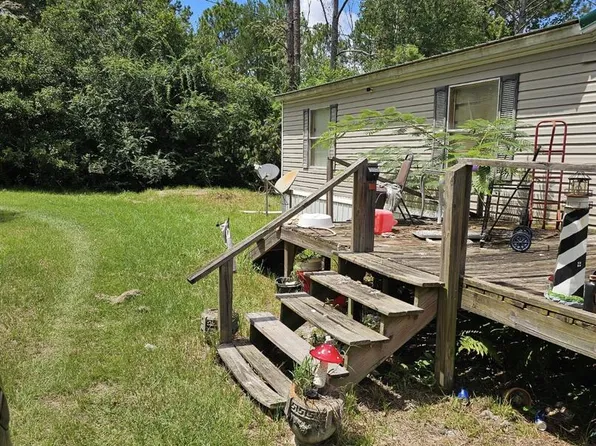 2831 Weaver Dr, Ray City, GA 31645