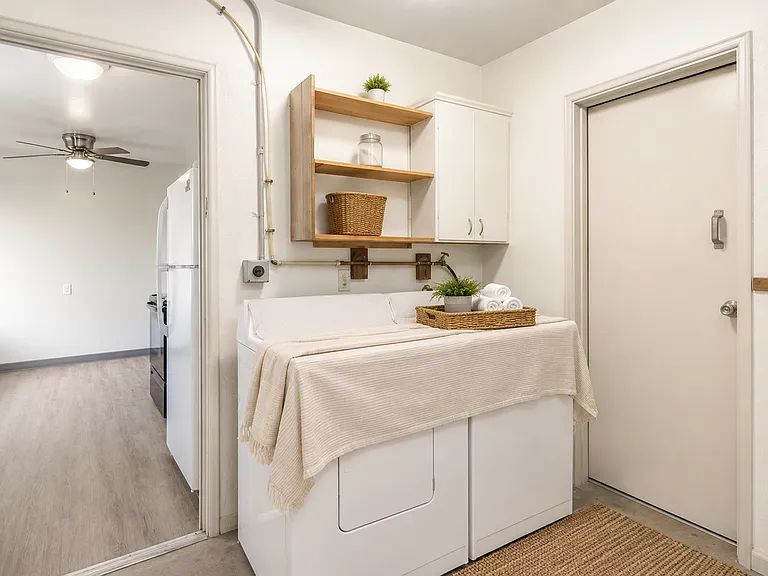 2044 Mayfair Dr W — Photo 11