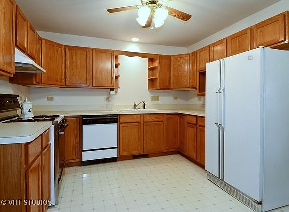 3rd image of 725 Harmony Ct
