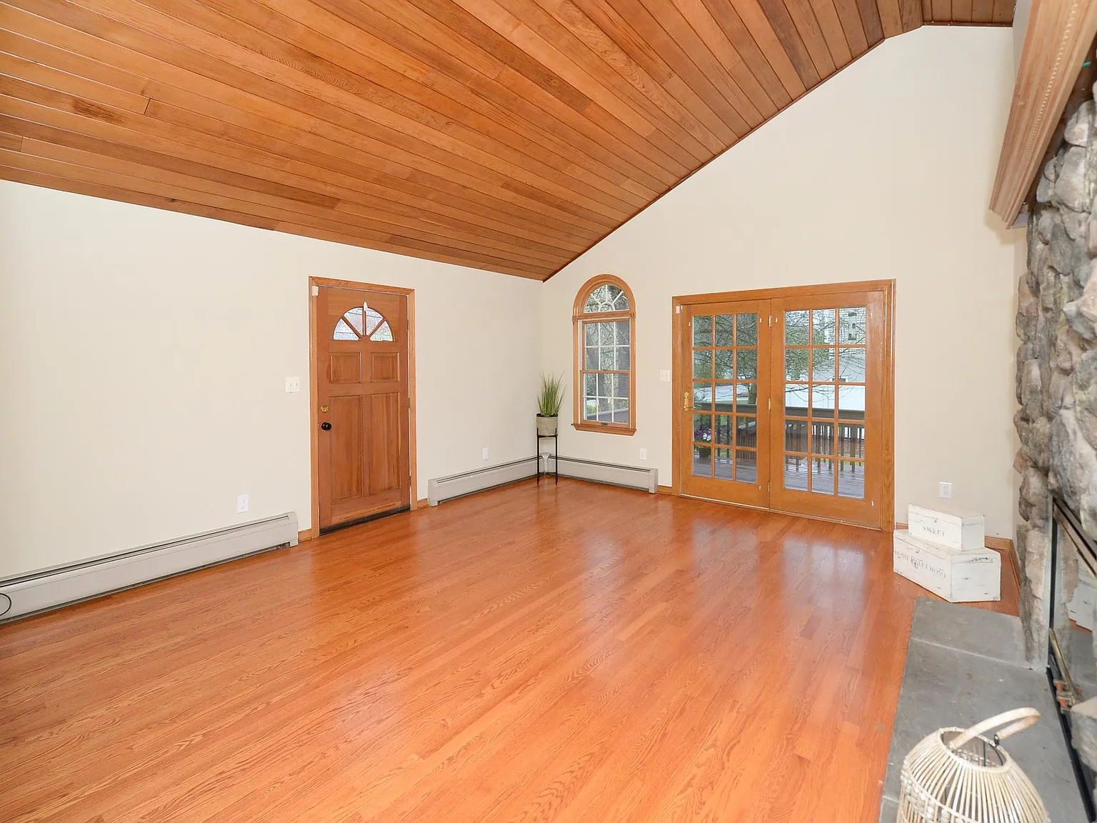 3 bed, $4,600 — Photo 3