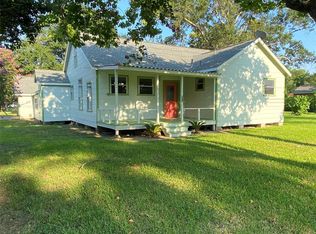203 S Walker St, Angleton, TX 77515