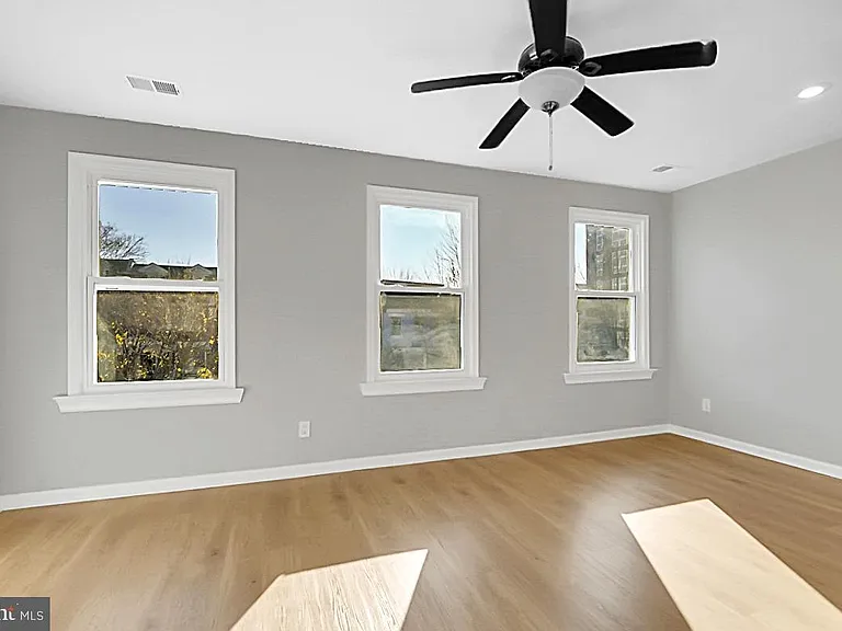 727 Otis Pl NW — Photo 17