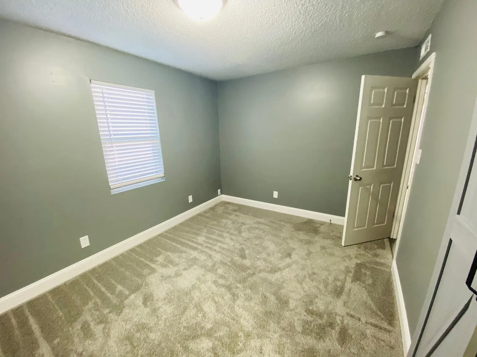 3 bed, 1064 sqft, $1,300 — Photo 3