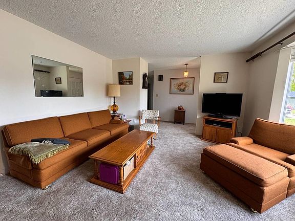 5th image of 21946 Cliff Pl