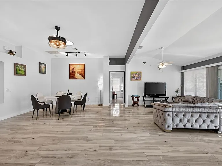 411 Del Mar Dr — Photo 14