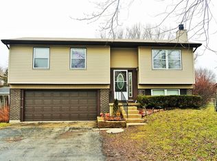 828 Summit Ln, Bolingbrook, IL 60440