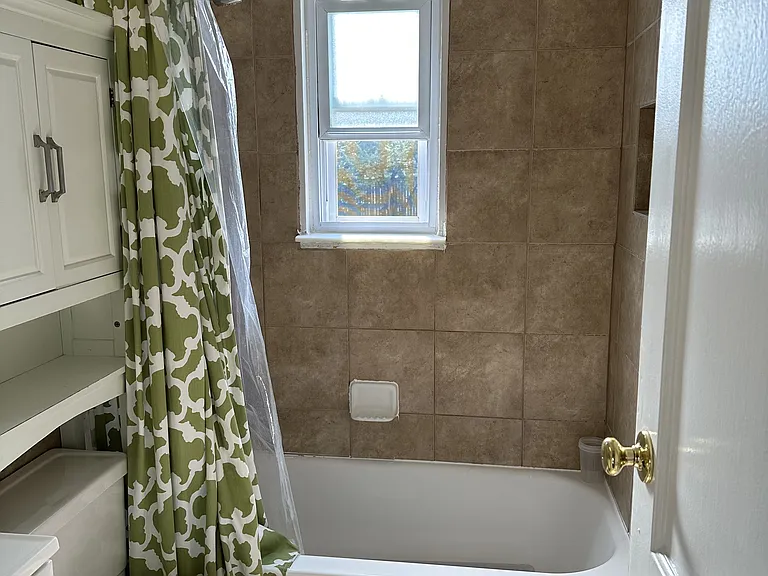 10 N Floyd St — Photo 28